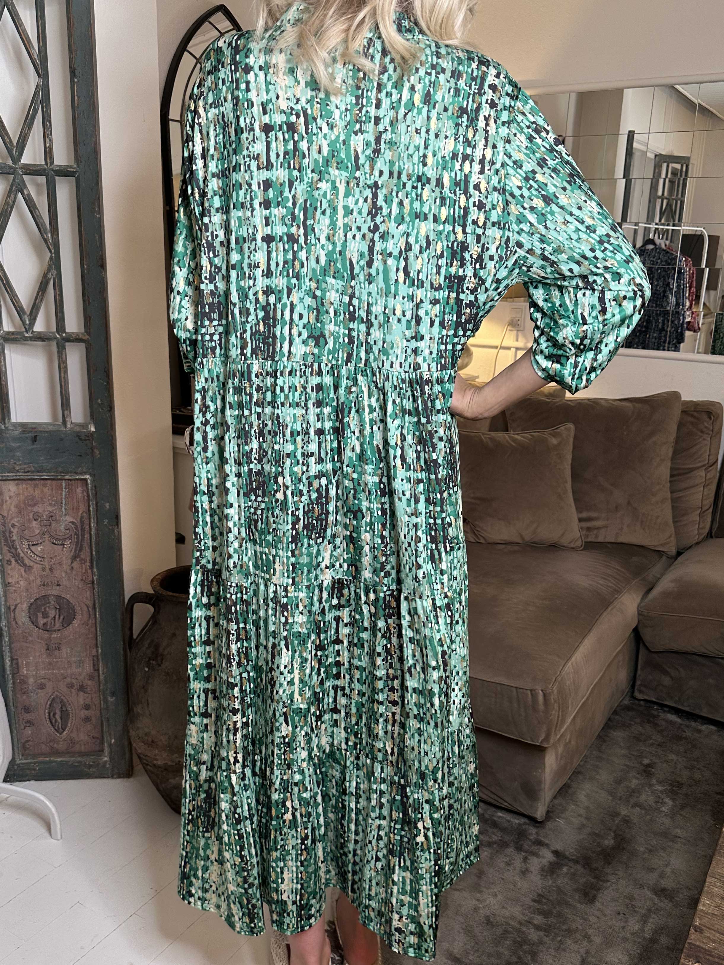 Milano Pattern - Lång mönstrad klänning med lager på lager look